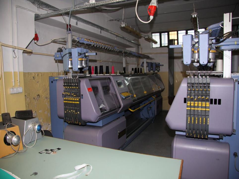 Used STOLL CMS 422 Flat bed knitting machine for Sale (Auction Premium) | NetBid Industrial Auctions